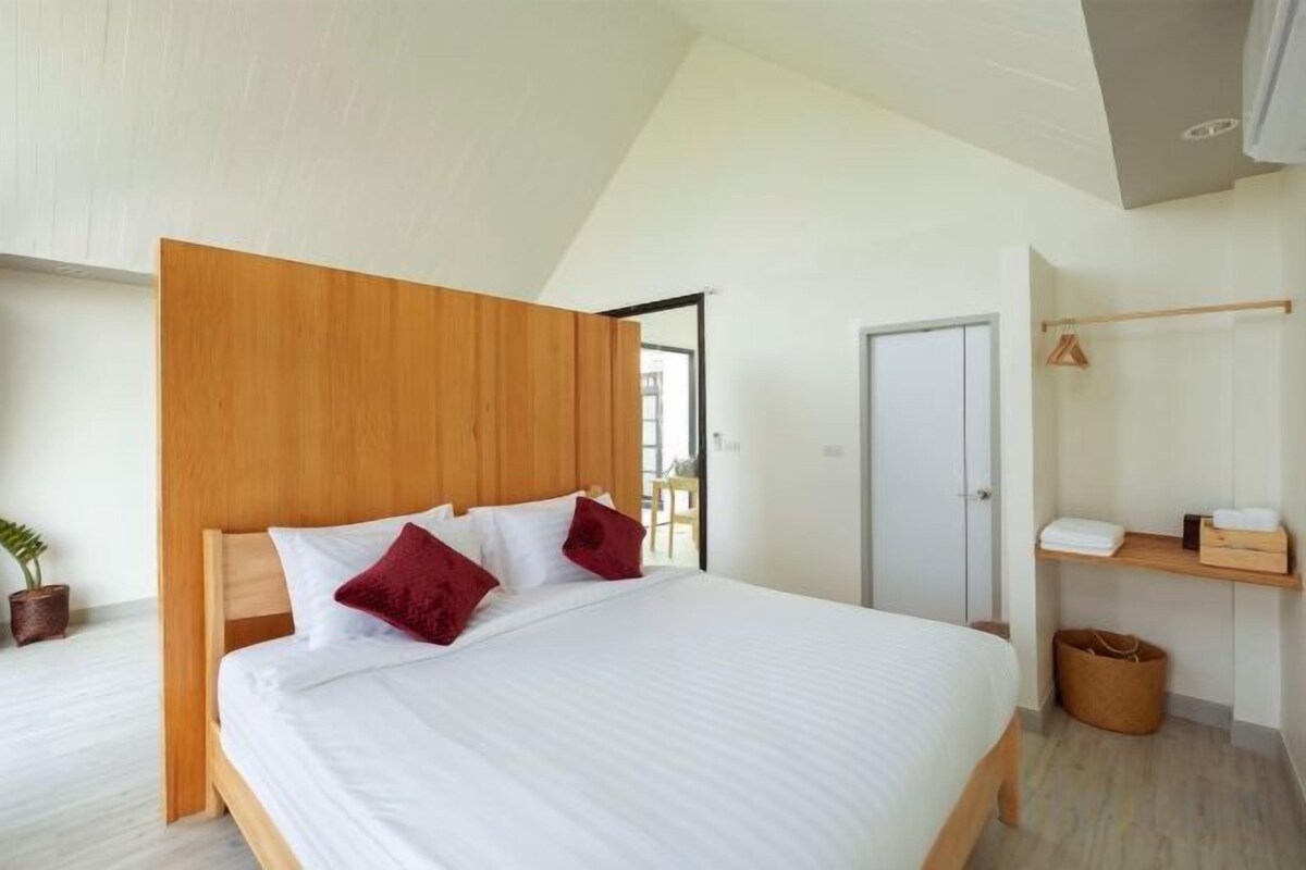Couette en duvet, bureau, rideaux d’obscurcissement, décor unique