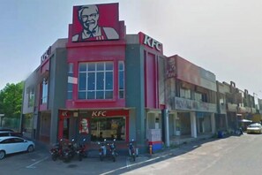 Unclassified image, 2 of 65, button - d'Fun Desaru 16-20pax Private pool / BBQ / KTV (Bandar Penawar)