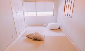 Room - puff Shinsaibashi - Sauna, Projector, Sleeps 8 (Osaka)