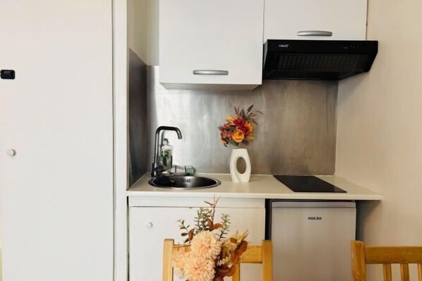 Room - Apart 300m to Arc de Triomphe (Paris)