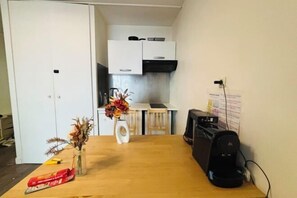 Room - Apart 300m to Arc de Triomphe (Paris)