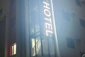 Unclassified image, 3 of 7, button - Coco hotel (Paranaque)