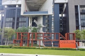 المنشأة من الخارج