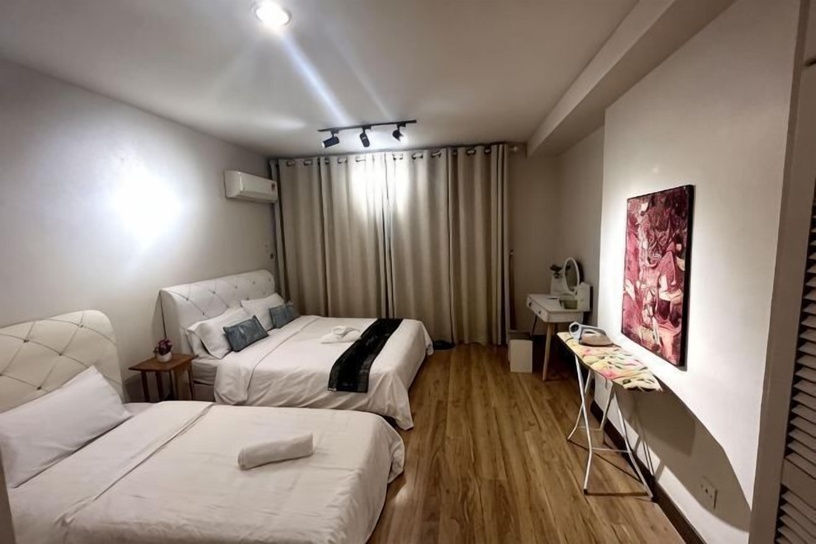 Iron/ironing board, cots/infant beds