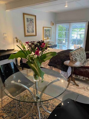 1 chambre, fer et planche à repasser, accès au Wi-Fi (inclus)