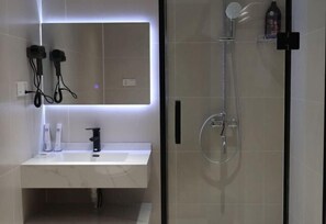 Bathroom - REGIS HOTEL (Tashkent)