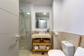 Dusche, Haartrockner, Handtücher