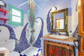 Shower, hair dryer, towels - AlmeriaSuite La Casita De Las Flores (Mojacar)
