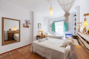 Iron/ironing board, bed sheets