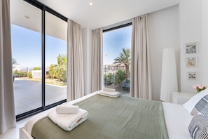 3 bedrooms, iron/ironing board, free WiFi, bed sheets - MalagaSuite Higueron West (Fuengirola)