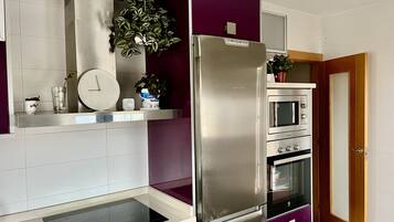 Frigorífic, microones, forn i cafetera i tetera