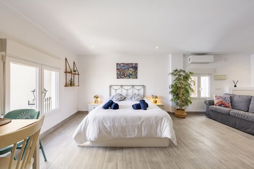 AlmeriaSuite Serenity Home