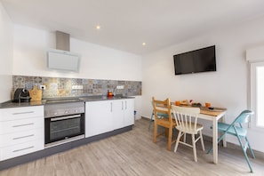 Fridge, microwave, oven, coffee/tea maker - AlmeriaSuite Serenity Home (Mojacar)