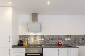 Fridge, microwave, oven, coffee/tea maker