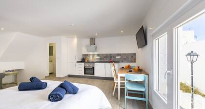 AlmeriaSuite Serenity Home