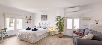 AlmeriaSuite Serenity Home