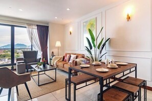 Cribs/infant beds - Sunrise Gurney (George Town)