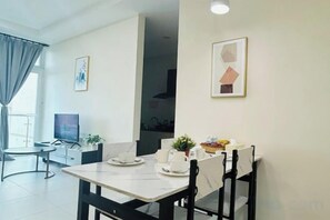 Dining - Comfy Homestay River View Kuching 4 pax (Kuching)