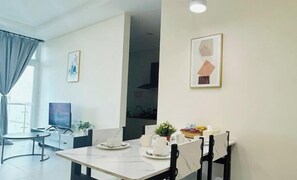 Dining - Comfy Homestay River View Kuching 4 pax (Kuching)