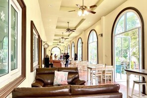 Lobby lounge - Pimbunya house (Phibun Mangsahan)