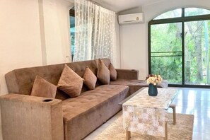 Living area - Pimbunya house (Phibun Mangsahan)