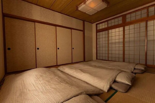Room - Agari (Ie)