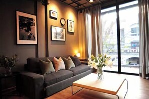 Living area - STAY-DIUM House @Huamark (Bangkok)