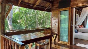 تناول الطعام بالخارج