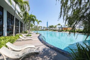 Outdoor pool - Trion KL by Vivid Stay (Kuala Lumpur)
