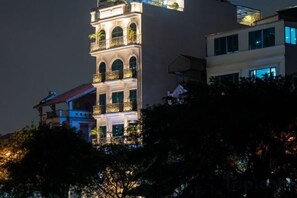 صورة غير مصنفة، 3 من 18، زرّ