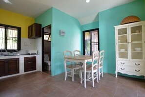 Dining - Verryn Khao Kho Private Family Villa Near Wat Pha Sorn Kaew – 5 Min Walk, Relax & Reconnect (Khao Kho)