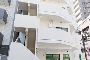 Unclassified image, 2 of 4, button - Mi-Apt Shiro (Tokyo)