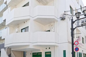 Unclassified image, 3 of 4, button - Mi-Apt Shiro (Tokyo)