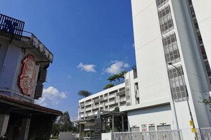 A building with a large sign, a staircase, and a clear sky. - Bukit Indah Near Aeon and Legoland Johor with Netflix (Johor Bahru)