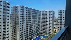Property amenity - Hannah's Crib at Shore Residences with Balcony and Pool View (Pasay)