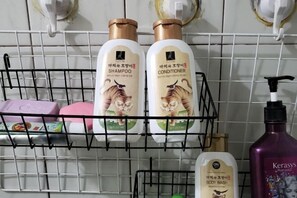 Bathroom amenities - Exclusive Use Whole House for You (Busan)