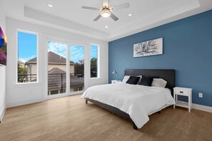 6 bedrooms, desk, iron/ironing board, WiFi