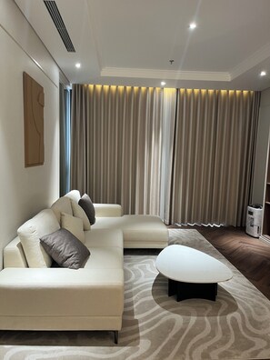 Estudio City, balcón, vistas a la ciudad | Ropa de cama hipoalergénica y colchones viscoelásticos