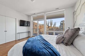 12 habitaciones, escritorio, tabla de planchar con plancha y wifi