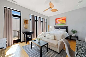 5 bedrooms, iron/ironing board, WiFi, bed sheets