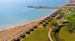 Özel plaj, su kayağı, plaj voleybolu, kürek/kano 
