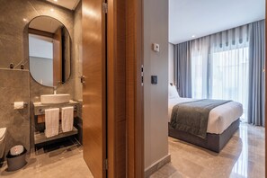 Standard Studio Suite | Bathroom | Shower, hair dryer, towels, soap - Casablanca Maarif City Center (Casablanca)