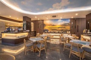 Bar (on property) - Grand Altuz Yogyakarta (Depok)