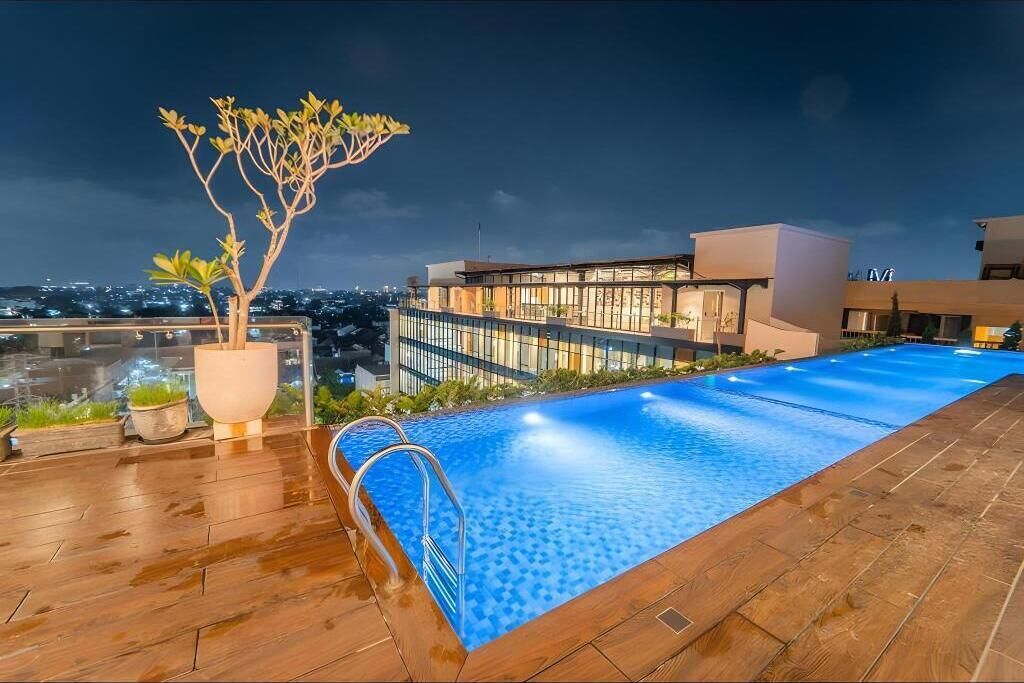 حمام سباحة