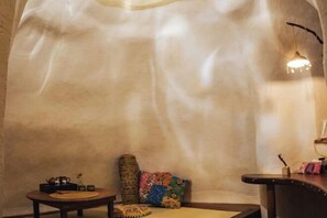 Interior - Chion's House (Onna)