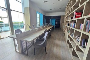 Unclassified image, 4 of 53, button - Seaview-Pinetree Marina Resort 2BR [Puteri Harbour] - 5 mins to Legoland (Iskandar Puteri)