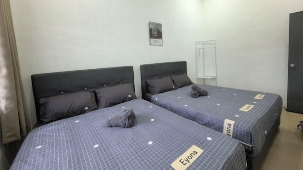 A hotel room with two beds, each with a name tag. - Homestay Sungai Karangan Near Inokom (Padang Meha)