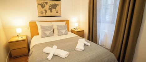 2 quartos, ferros/tábuas de passar roupa, Wi-Fi, roupa de cama