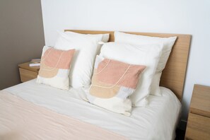 2 habitaciones, tabla de planchar con plancha, wifi y ropa de cama
