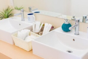 Bathroom - HOTEL YANBARUNIA (Nago)